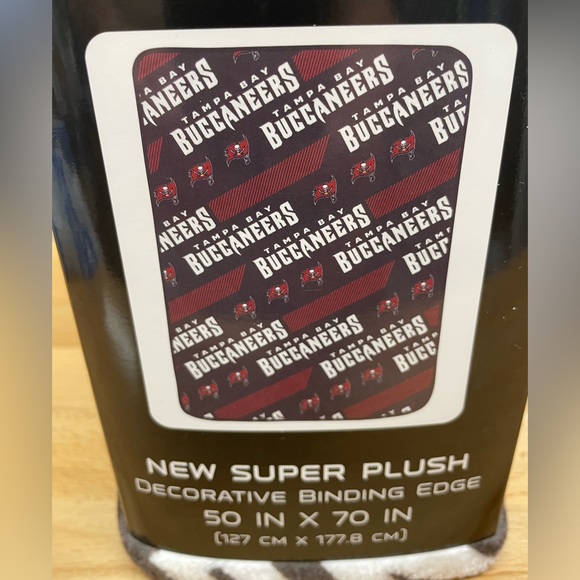 Tampa Bay Buccaneers Super Soft Oversized Throw 50”x70” NFL New Licensed Blanket - Picture 2 of 5